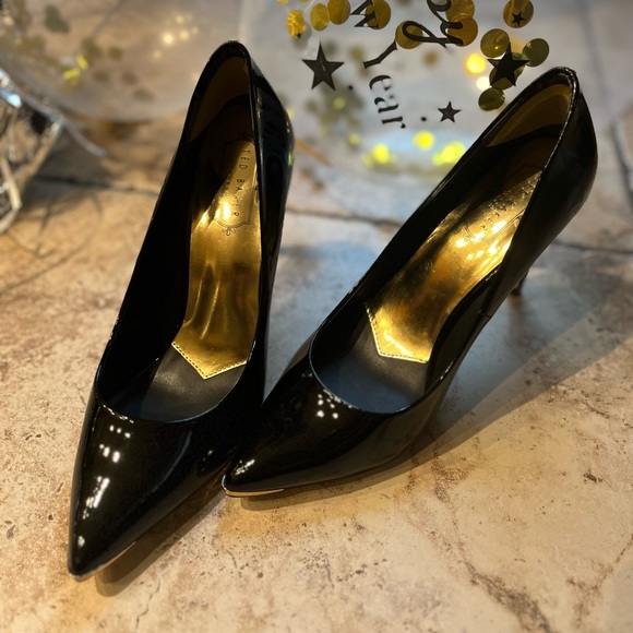 Ted Baker London Savio Pointed Toe Pumps - Picture 2 of 15